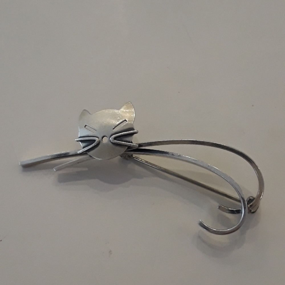 Beau B vintage sterling silver cat pin.